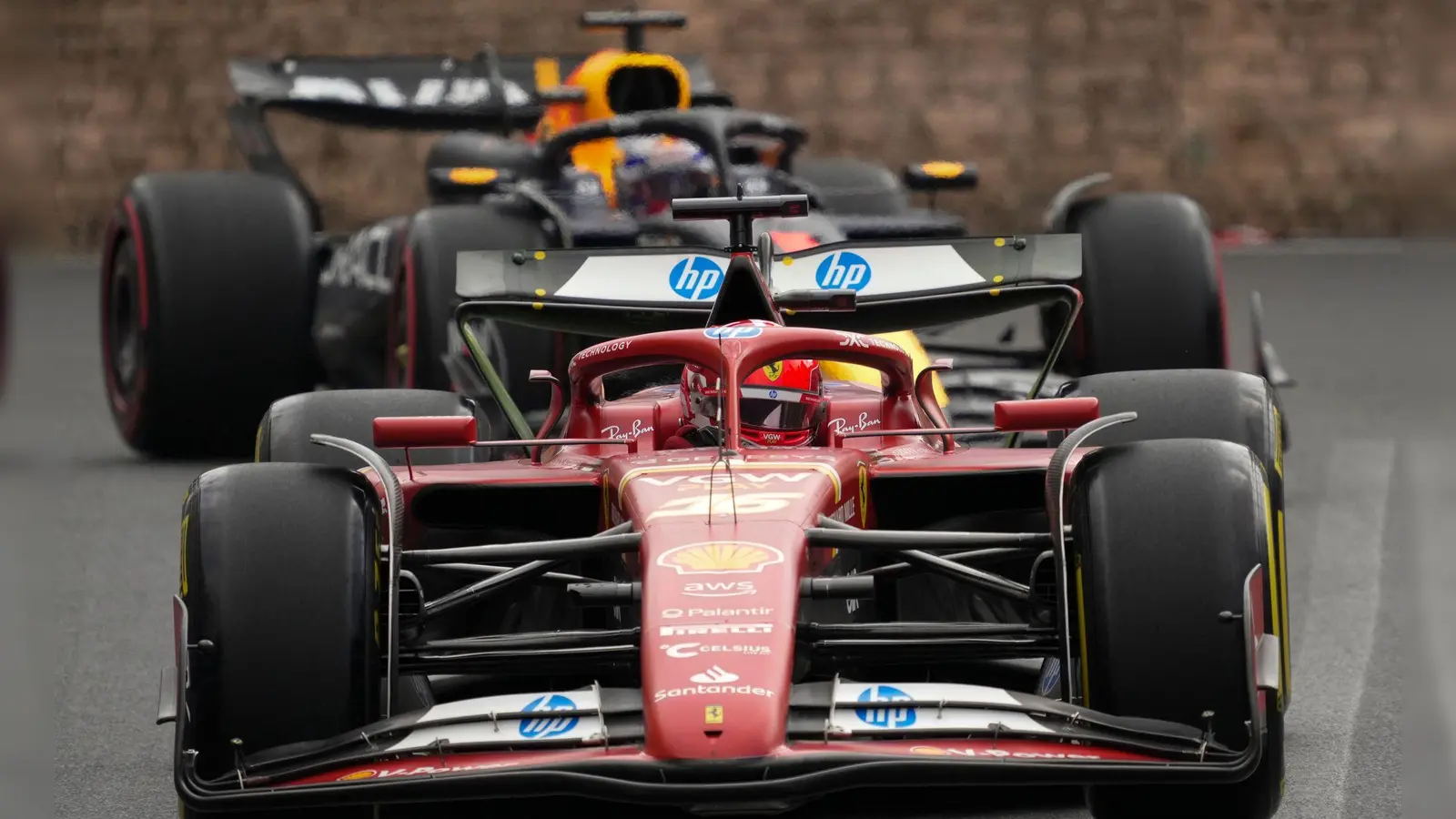 Ferrari-Pilot Charles Leclerc holte sich die Bestzeit im Training von Baku. (Foto: Sergei Grits/AP/dpa)