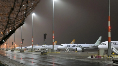 Mit geringeren Steuern und Gebühren könnte sich das Flugangebot vergrößern. (Symbolbild) (Foto: Michael Bahlo/dpa)