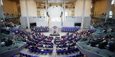 16 Abgeordnete aus Mittelfranken sitzen im Bundestag. Wie haben sie sich in der namentlichen Abstimmung über einen schwer umstrittenen Unionsantrag verhalten? (Foto: Kay Nietfeld/dpa)