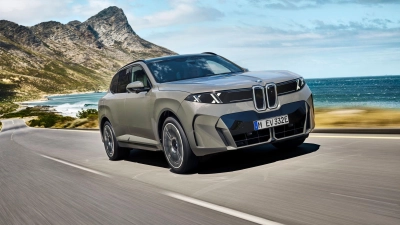 Bayer unter Strom: Der elektrische iX5 setzt auf eine Ladeleistung von 460 kW. (Foto: Uwe Fischer/BMW AG/dpa-tmn)