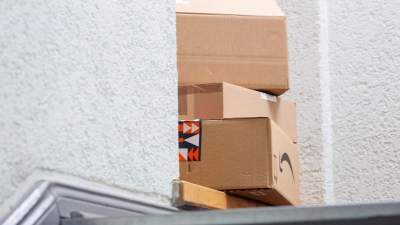 Unerwartete Pakete als Betrugssignal: Wer unbestellte, oft minderwertige Ware erhält, ist vermutlich Opfer der sogenannten Brushing-Masche geworden. (Foto: Fernando Gutierrez-Juarez/dpa/dpa-tmn)