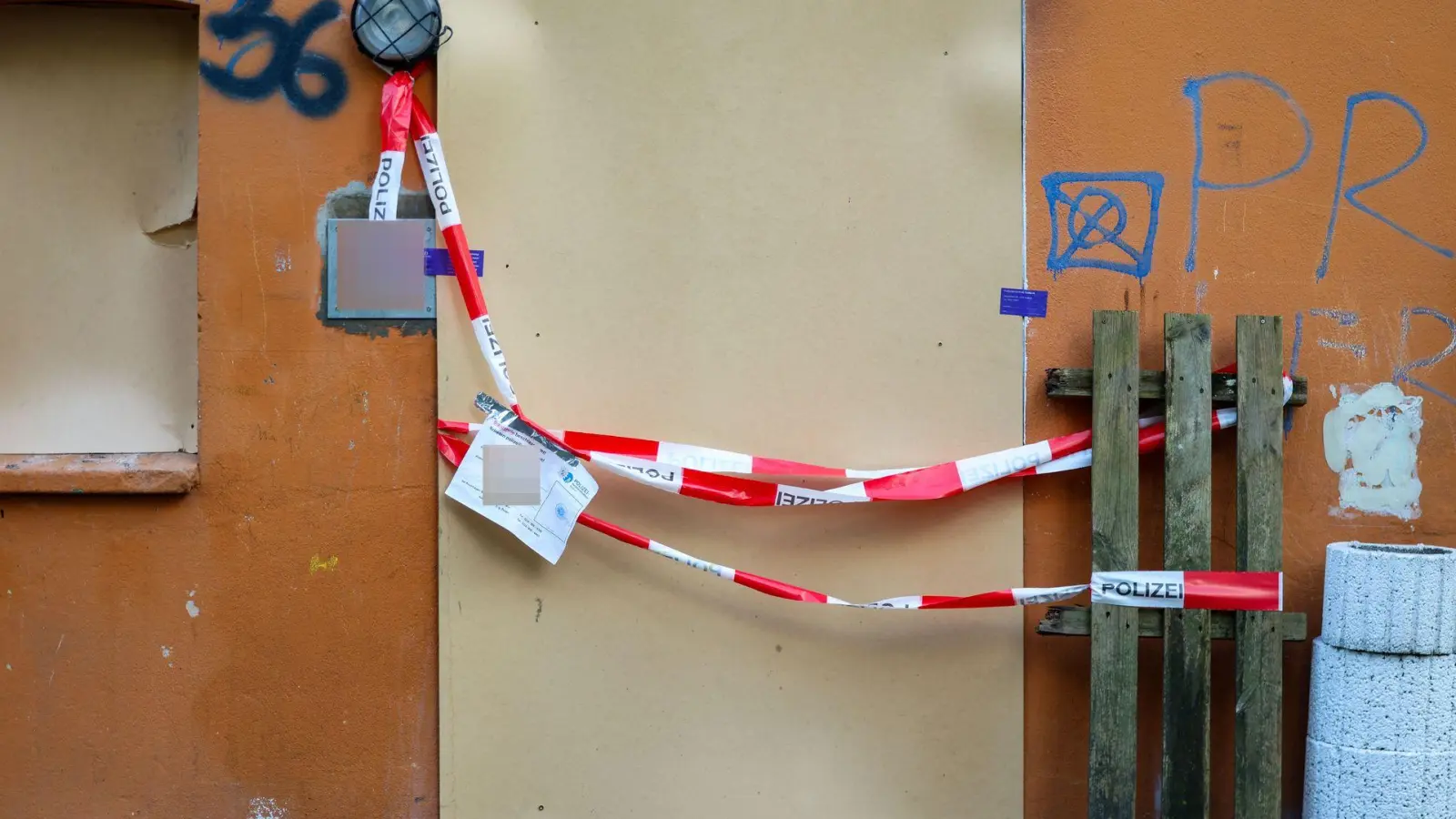 Drei Menschen starben bei dem Brand in Bochum.  (Foto: Christoph Reichwein/dpa)