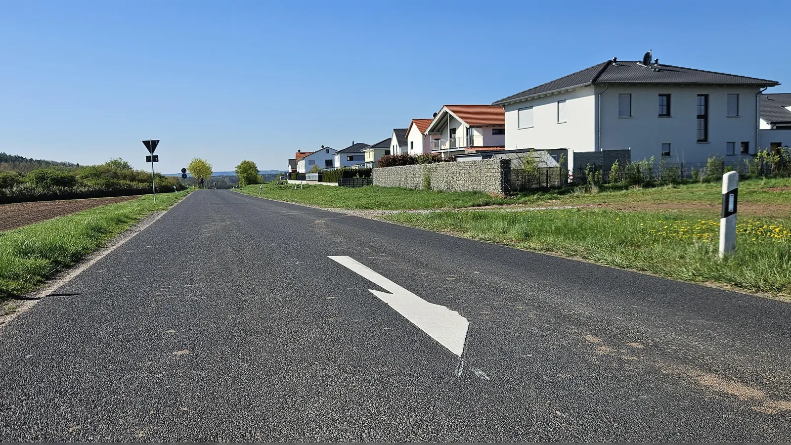 Die Stadt Leutershausen will entlang der Spange einen Radweg bauen. Die Idee fand im Stadtrat eine große Mehrheit. (Foto: Wolfgang Grebenhof)