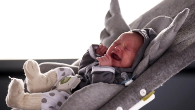 Schreit ein Baby oft und lange, ist das emotional oft sehr belastend. (Archivbild) (Foto: Oliver Berg/dpa)