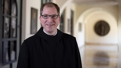 Pater Noach Heckel wurde in Rothenburg geboren. Seit 2022 ist der Benediktinerpater Professor für Kirchenrecht an der Theologischen Fakultät Trier. Papst Leo XIV. hat ihn zum Berater des vatikanischen Dikasteriums für den Klerus ernannt. (Foto: Julia Martin/Abtei Münsterschwarzach.)
