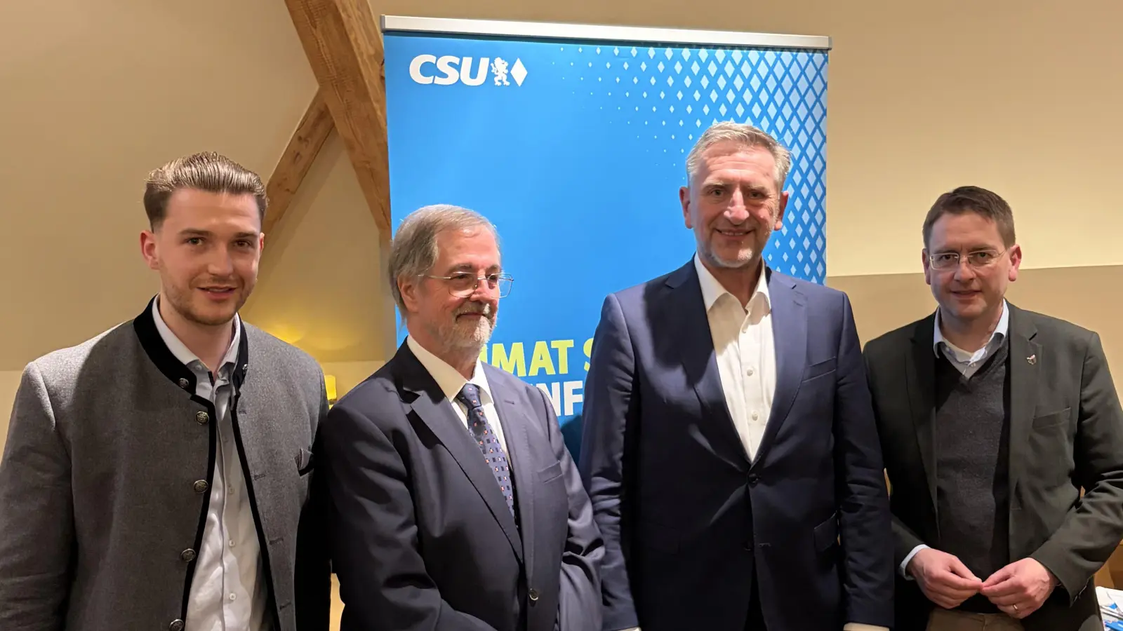 Kamen beim Neujahrsempfang der Jungen Union zusammen (von links): Valentin Huber, Werner Dreiskemper, Günther Felßner und Dr. Jürgen Ludwig.  (Foto: Alexander Krüger)