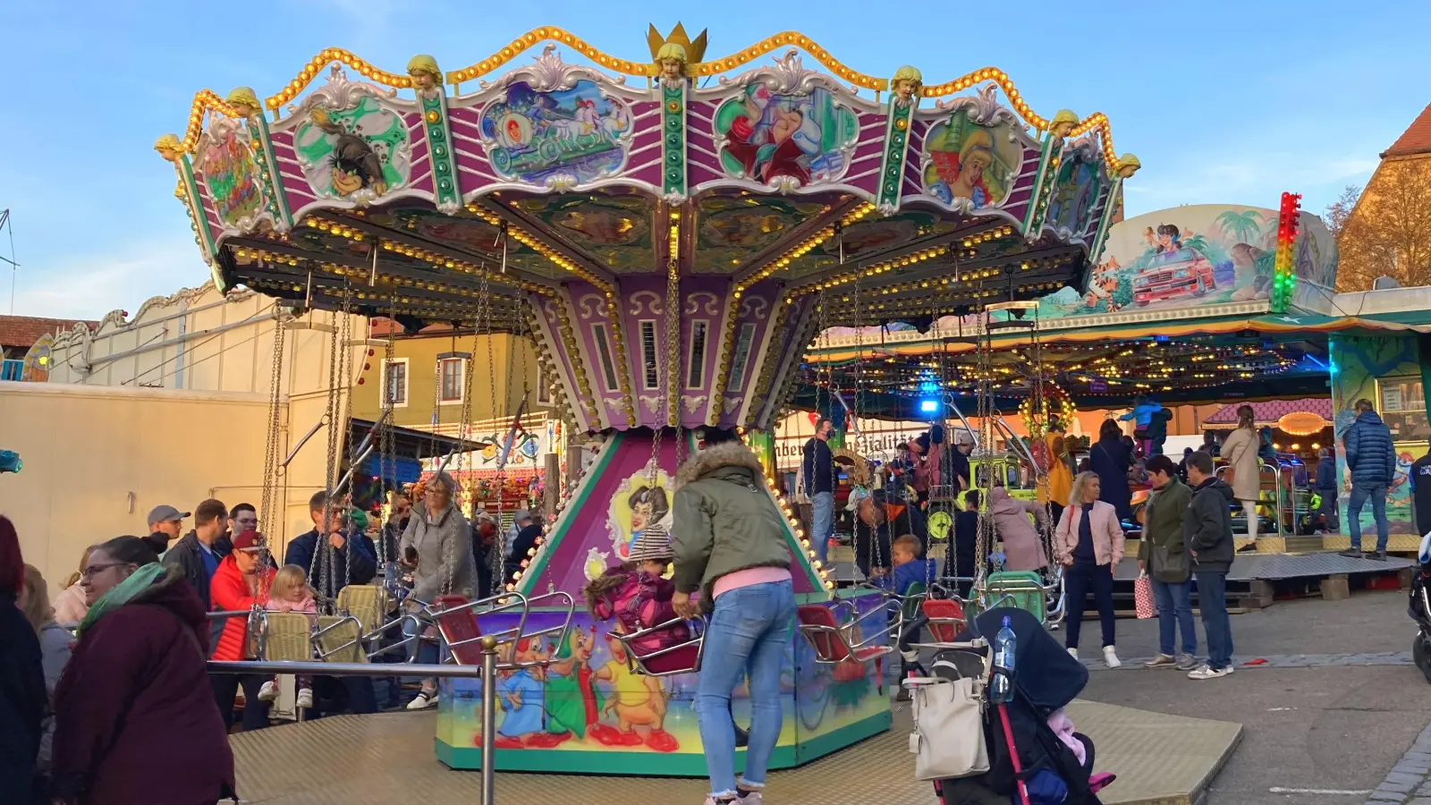 Die Herbstmesse in Rothenburg (hier im vergangenen Jahr) hat für Kinder wieder Fahrgeschäfte zu bieten. (Archivbild: Clarissa Kleinschrot)