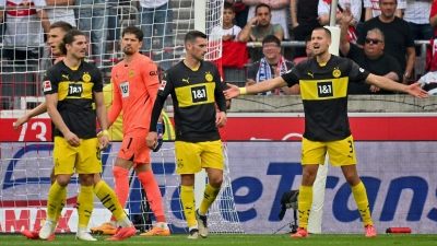 Frustrierte Dortmunder: Der BVB kassierte in Stuttgart die erste Saisonniederlage. (Foto: Jan-Philipp Strobel/dpa)