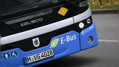 Bei der Umrüstung auf E-Busse liegt München nach einer Untersuchung im Mittelfeld. (Archivbild) (Foto: Angelika Warmuth/dpa)
