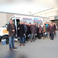In Diespeck erkundigten sich die Bürgermeisterin und die Seniorenbeiratsvorsitzende über die dortigen Erfahrungen mit dem Carsharing. Das Foto entstand noch während der Amtszeit des Bürgermeisters Christian von Dobschütz bei der Vorstellung des Angebots. (Archivbild: Christa Frühwald)