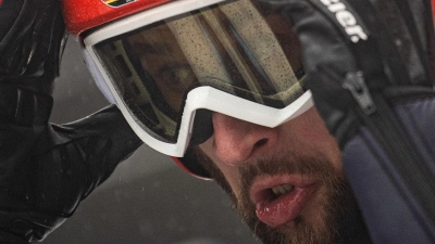 Markus Eisenbichler bereitet sich auf seinen Trainingssprung vor. (Foto: Swen Pförtner/dpa)