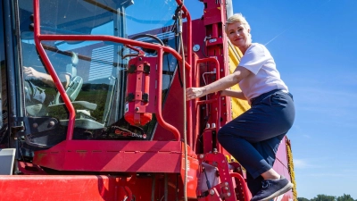 Schwesig gibt sich auf ihrer Wahlkampftour als Garant für Stabilität und Demokratie gegen die AfD - und verärgert damit auch andere politische Parteien. (Foto: Jens Büttner/dpa)