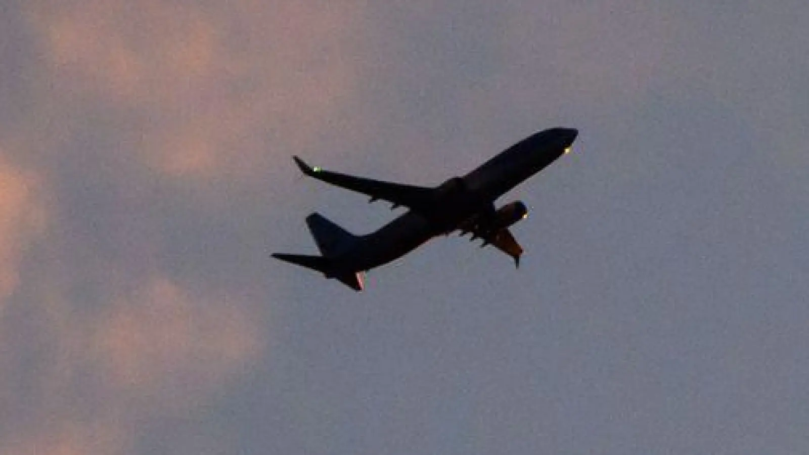 Eine Boeing 737 ist über dem Arabischen Meer vom Radar verschwunden. (Symbolbild) (Foto: Julian Stratenschulte/dpa)