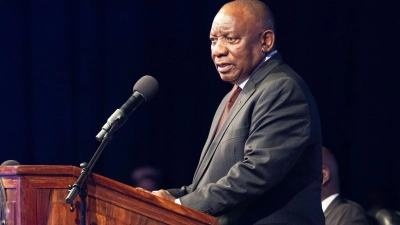 Südafrikas Präsident Cyril Ramaphosa spricht auf der Eröffnungssitzung des G20-Außenministertreffens in Johannesburg, Südafrika. (Foto: Jerome Delay/AP/dpa)