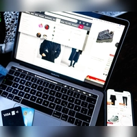 Bestellungen aus Ländern außerhalb der EU werden durch neue Zollgebühren spürbar teurer, was Käuferinnen und Käufer beim nächsten Online-Einkauf direkt im Geldbeutel trifft.  (Foto: Sina Schuldt/dpa/dpa-tmn)