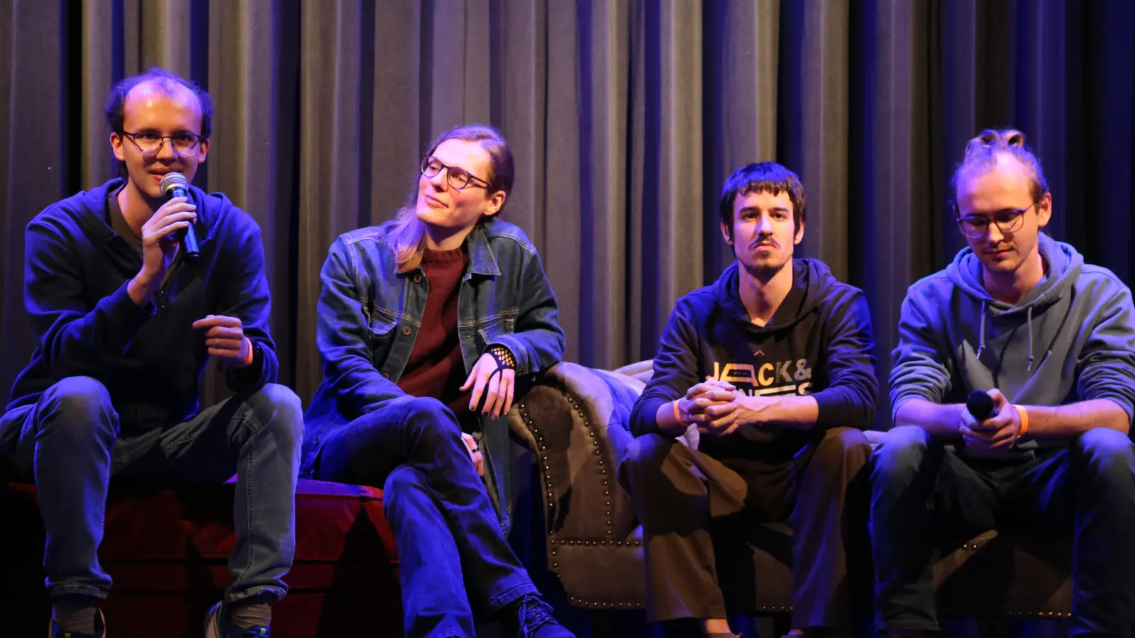 Sprachen beim dritten Beyond-Filmfestival im KulturKino Feuchtwangen (von links): die Filmemacher Oliver Tomandl, Jonas Thurn, Felix Weinmann und Sebastian Rathgeber. (Foto: Martina Kramer)