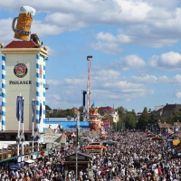 Milde Temperaturen, kein Regen – die Startbedingungen fürs Oktoberfest waren perfekt. (Foto: Karl-Josef Hildenbrand/dpa)