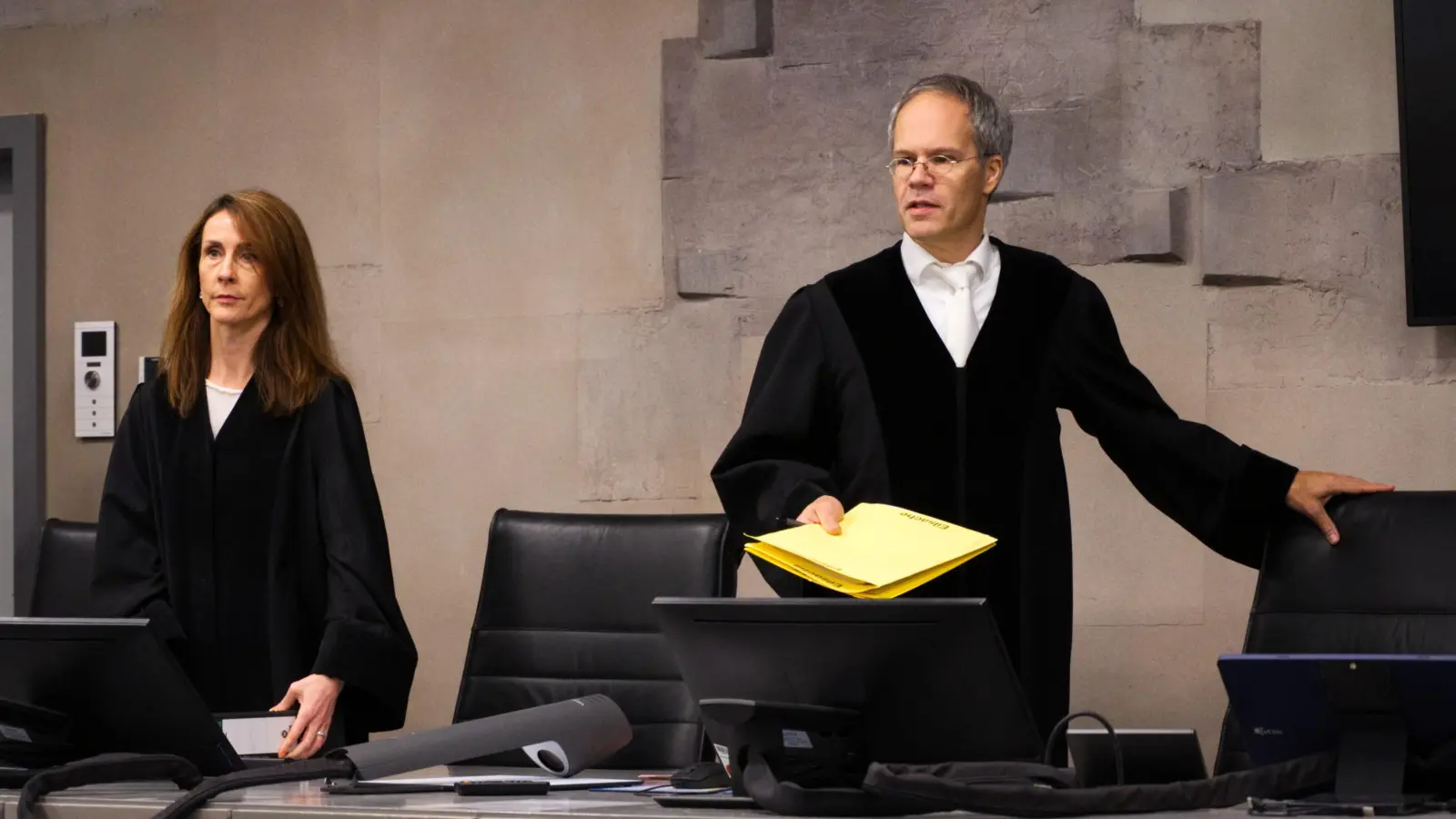 Natalia Plotnikov und Matthias Held von der Großen Strafkammer am Landgericht Ansbach versuchen, den Mordanschlag in Heilsbronn aufzuklären.  (Foto: René Chlopotowski)
