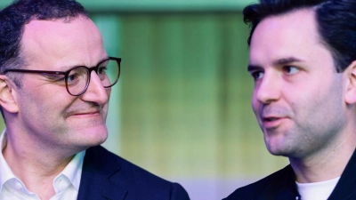 Unionsfraktionschef Jens Spahn will die jungen CDU-Abgeordneten wie Johannes Winkel überzeugen, für die Reformpläne der Koalition zu stimmen. (Archivbild)  (Foto: Philipp von Ditfurth/dpa)