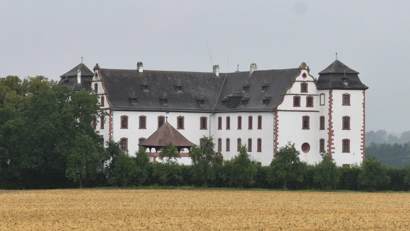 Einen Blick auf Schloss Walkershofen wird man auch auf einem der neuen geplanten Wanderwege erhaschen können. (Foto: Ute Niephaus)