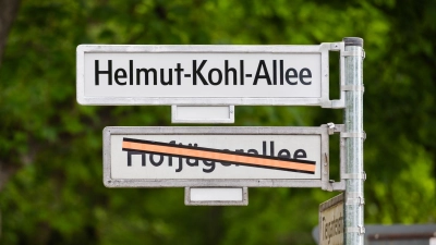 In Berlin trägt eine Allee nun den Namen von Helmut Kohl. (Foto: Christoph Soeder/dpa)