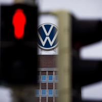 Autobauer VW: Knapp einer Million Fahrzeuge droht ein Lenkungsausfall. (Archivbild) (Foto: Moritz Frankenberg/dpa)