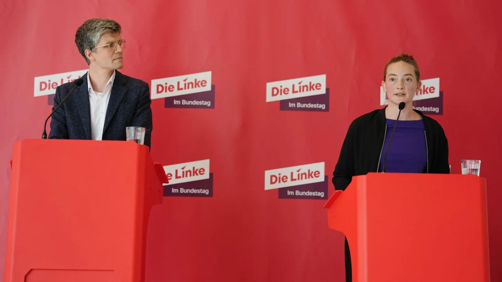 Linke-Politikerin Violetta Bock und Rechtsanwalt Johannes Franke in Berlin. Hat die Linke vor Gericht Erfolg? (Foto: Kay Nietfeld/dpa)