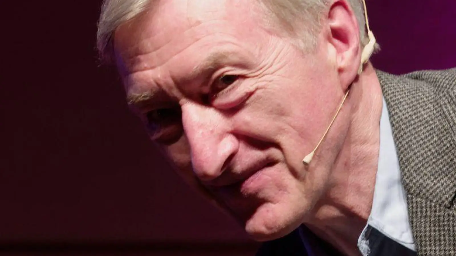 Julian Barnes nimmt Abschied - er hat seinen letzten Roman veröffentlicht. (Archivbild) (Foto: Henning Kaiser/dpa)