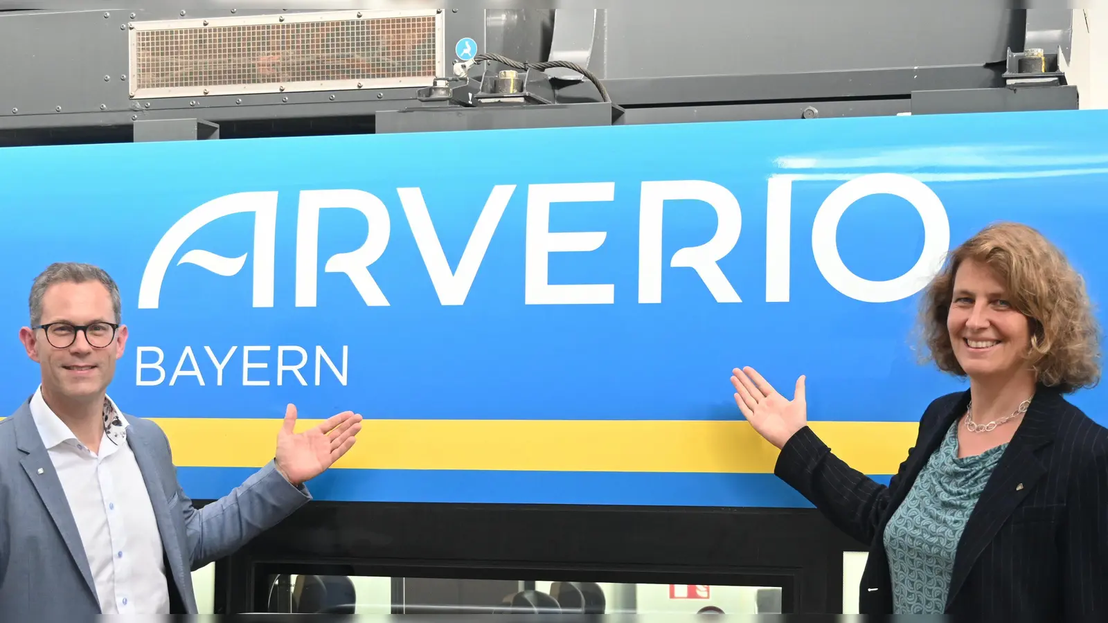 Fabian Amini (CEO Arverio) und Dr. Sabine Stock (Vorständin ÖBB Personenverkehr) stellten den neuen Namen und das neue Logo vor. (Foto: Arverio/Winfried Karg)