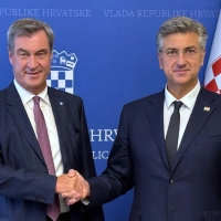 Markus Söder (l) trifft in Zagreb den kroatischen Premierminister Andrej Plenković. (Foto: Christoph Trost/dpa)