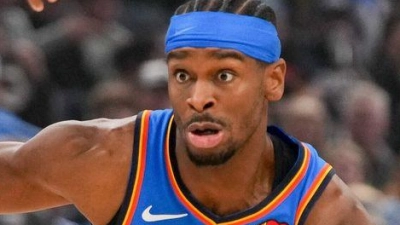 Shai Gilgeous-Alexander (rechts) konnte sich im letzten Viertel ausruhen. (Foto: Kyle Phillips/AP/dpa)