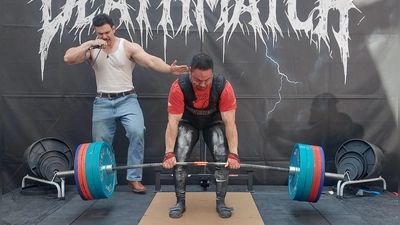 Eine tolle Leistung zeigte Max „Strongman“ Wunderlich (Mitte). Den Weltrekord verpasste er dennoch knapp. Veranstalter Florian Fink moderierte den Kraftsporttag. (Foto: Sandra Buchwald)