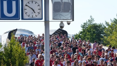 Wie kommen die Fans am Mittwoch zur Allianz Arena? Es gibt einen Sonderbetrieb der U-Bahn. (Archivbild) (Foto: Soeren Stache/dpa)