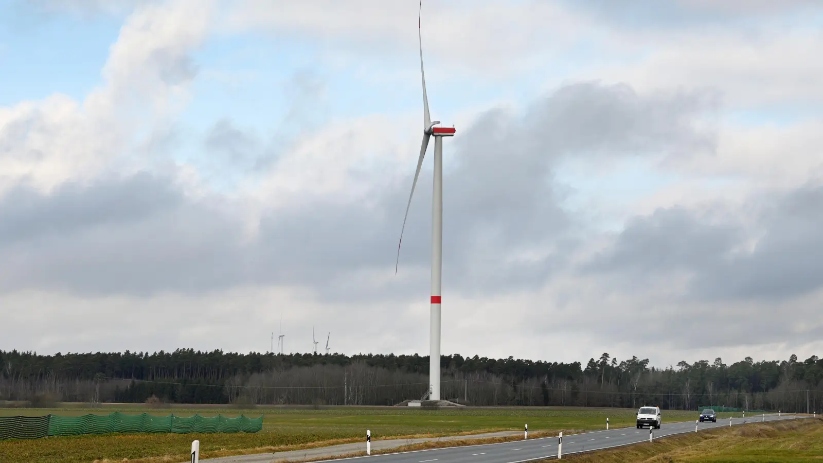 Im Ansbacher Ortsteil Strüth steht bereits eine Windkraftanlage. Mit dem Bürgerprojekt soll eine weitere dazukommen.  (Archivfoto: Jim Albright)