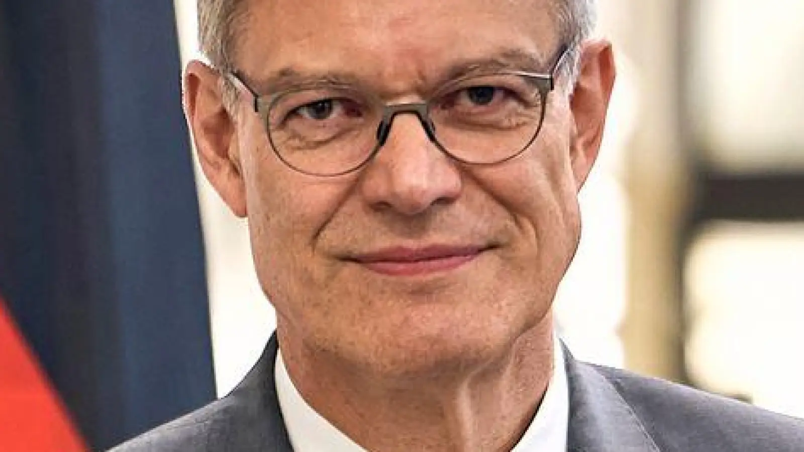 Bundesverkehrsminister Patrick Schnieder (CDU) hält mehr Wettbewerb im Fernverkehr grundsätzlich für eine gute Sache aus Sicht der Fahrgäste. (Archivbild) (Foto: Michael Ukas/dpa)