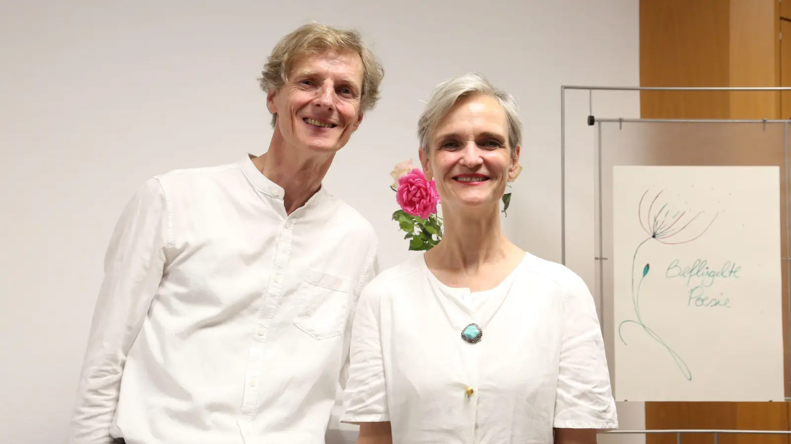 Wolken sind mehr als ein physikalisches Phänomen. Hartmut Scheyhing und Claudia Dölker schlossen ihr poetisches Potenzial auf. (Foto: Martina Kramer)