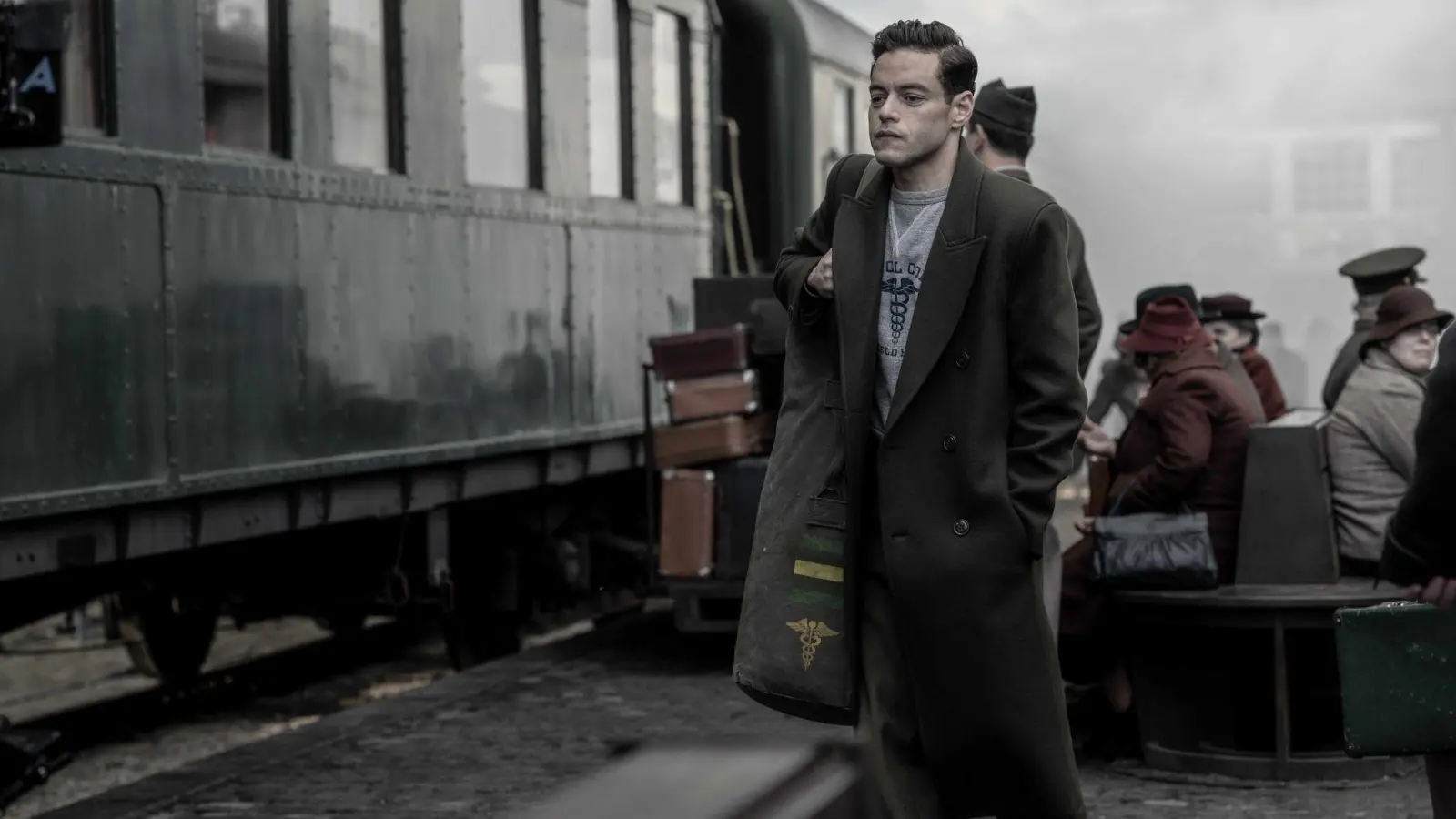 Rami Malek hat die Rolle des US-amerikanischen Psychiaters Douglas M. Kelley übernommen. (Foto: Scott Garfield/Weltkino/dpa)