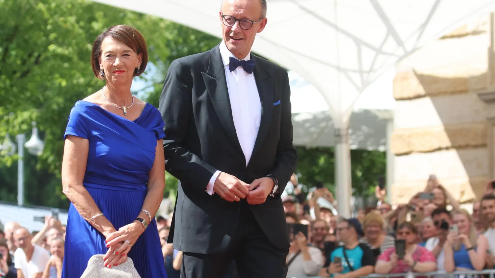 Merz und seine Frau waren im vergangenen Jahr dabei - und der Kanzler kommt erneut nach Bayreuth (Archivbild)  (Foto: Karl-Josef Hildenbrand/dpa)