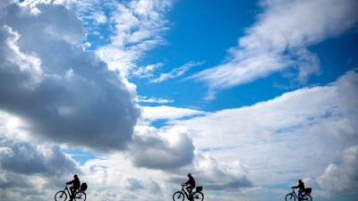 Heiter bis wolkig zeigt sich das Wetter in Deutschland zur neuen Woche. (Symbolbild) (Foto: Sina Schuldt/dpa)
