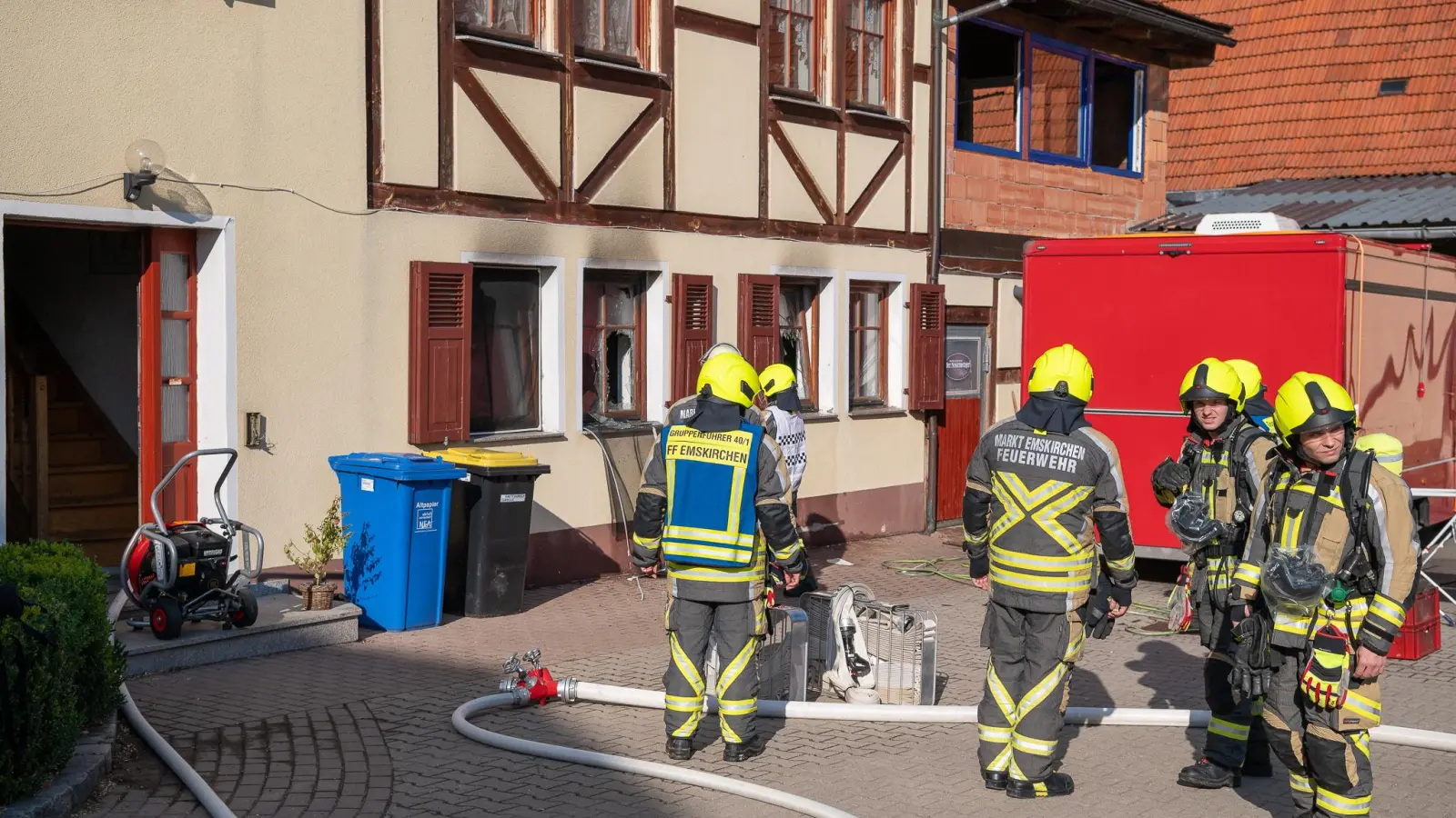 Dank beherzten Eingreifens konnte am Samstagabend ein Feuer im Emskirchener Ortsteil Brunn schnell gelöscht werden. Der Brandschaden war dennoch beträchtlich. (Foto: Mirko Fryska)