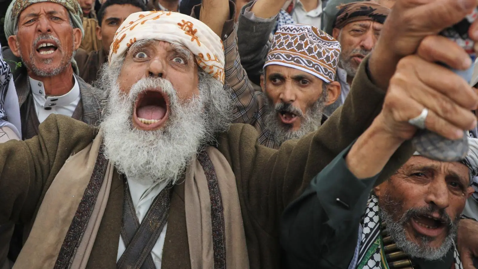 Die Huthi-Anhänger reklamieren einen Raketenangriff auf Israel für sich. (Foto: Osamah Abdulrahman/AP/dpa)