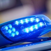 Zu einem Unfall musste die Polizei am Samstag bei Dinkelsbühl ausrücken. (Foto: Lino Mirgeler/dpa/Symbolbild)