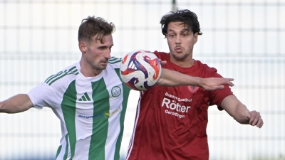 Der FV Uffenheim (links Uwe Bößendörfer) und der SC Aufkirchen (rechts Steffen Schöllhammer) mischten lange im Kampf um die ersten Plätze mit. (Foto: Martin Rügner)