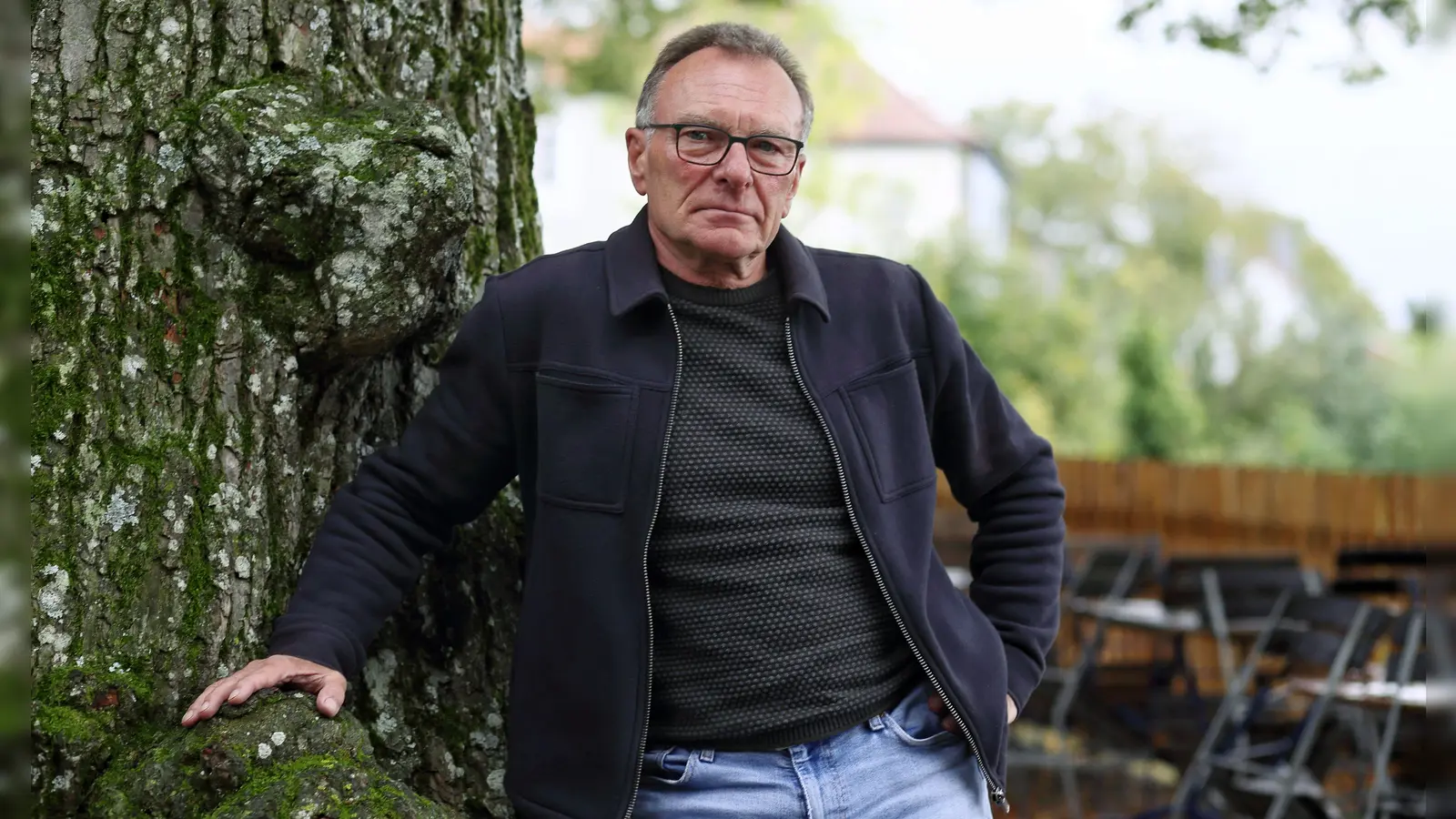 Widmete der Beerdigung seiner Mutter ein Buch, das bald nach Erscheinen vom Markt verschwand: der Schriftsteller Manfred Kern. Verwandte hatten eine Unterlassungserklärung erreicht. (Foto: Thomas Wirth)