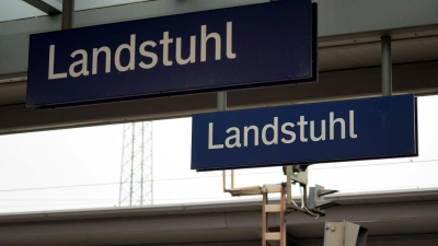 Der Angriff geschah laut Polizeiangaben, kurz nachdem dem Zug den Bahnhof Landstuhl verlassen hatte. (Foto: Patrick von Frankenberg/dpa)