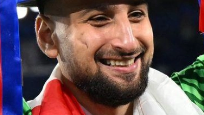 Krönung: Gianluigi Donnarumma mit der Champions-League-Trophäe. (Foto: Sven Hoppe/dpa)