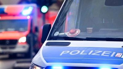 Ein Mensch wurde nach ersten Erkenntnissen leicht verletzt. (Symbolbild) (Foto: Jens Kalaene/dpa)