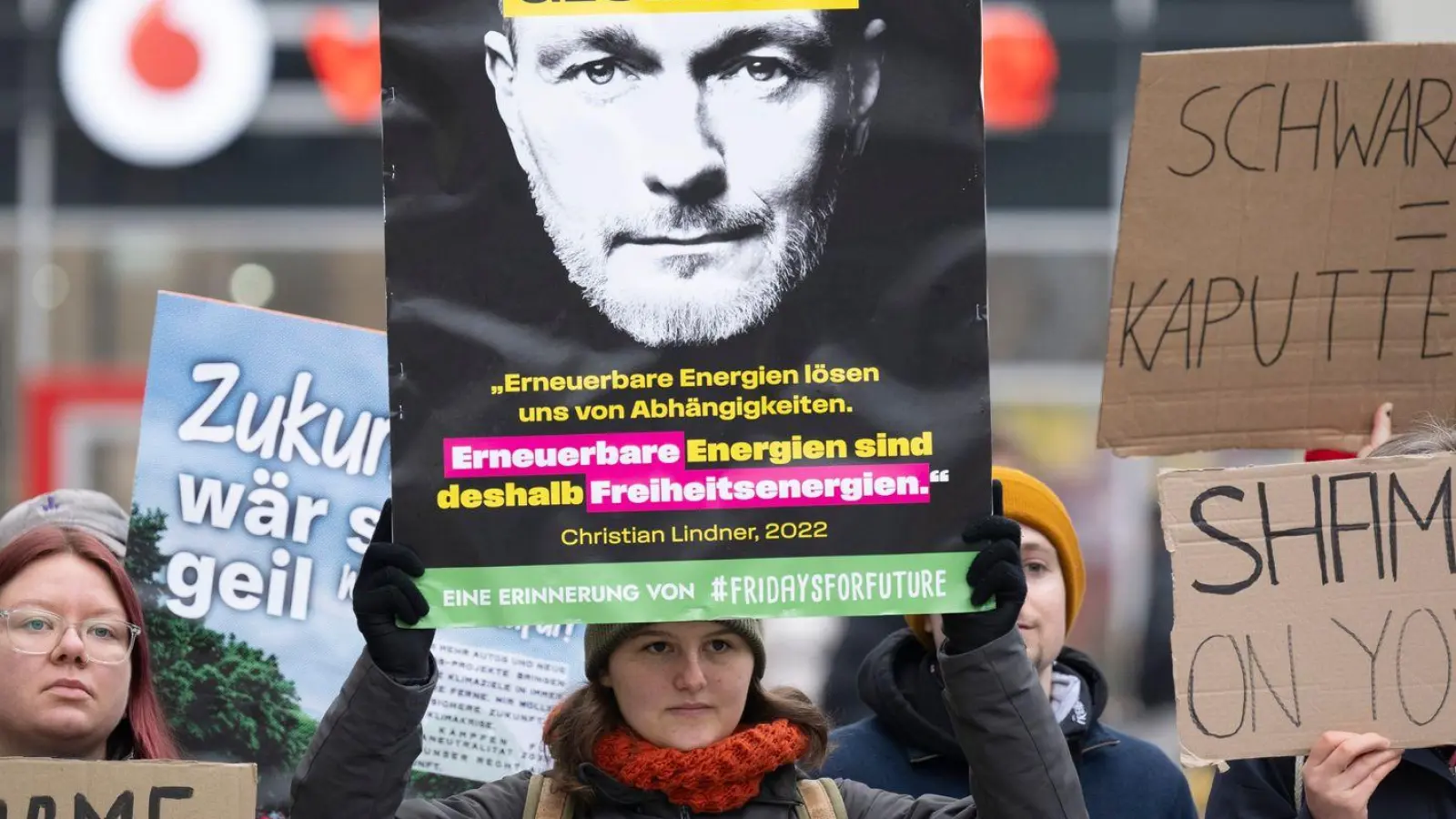 Vergangene Woche war FDP-Spitzenkandidat Christian Lindner für eine Wahlkampfveranstaltung in Dresden. Gegner der Partei nahmen das zum Anlass für eine Demonstration. (Foto: Sebastian Kahnert/dpa)