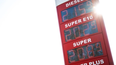 In Deutschland sind die Spritpreise zuletzt langsamer gestiegen als in seinen Nachbarländern. (Foto: Philip Dulian/dpa)