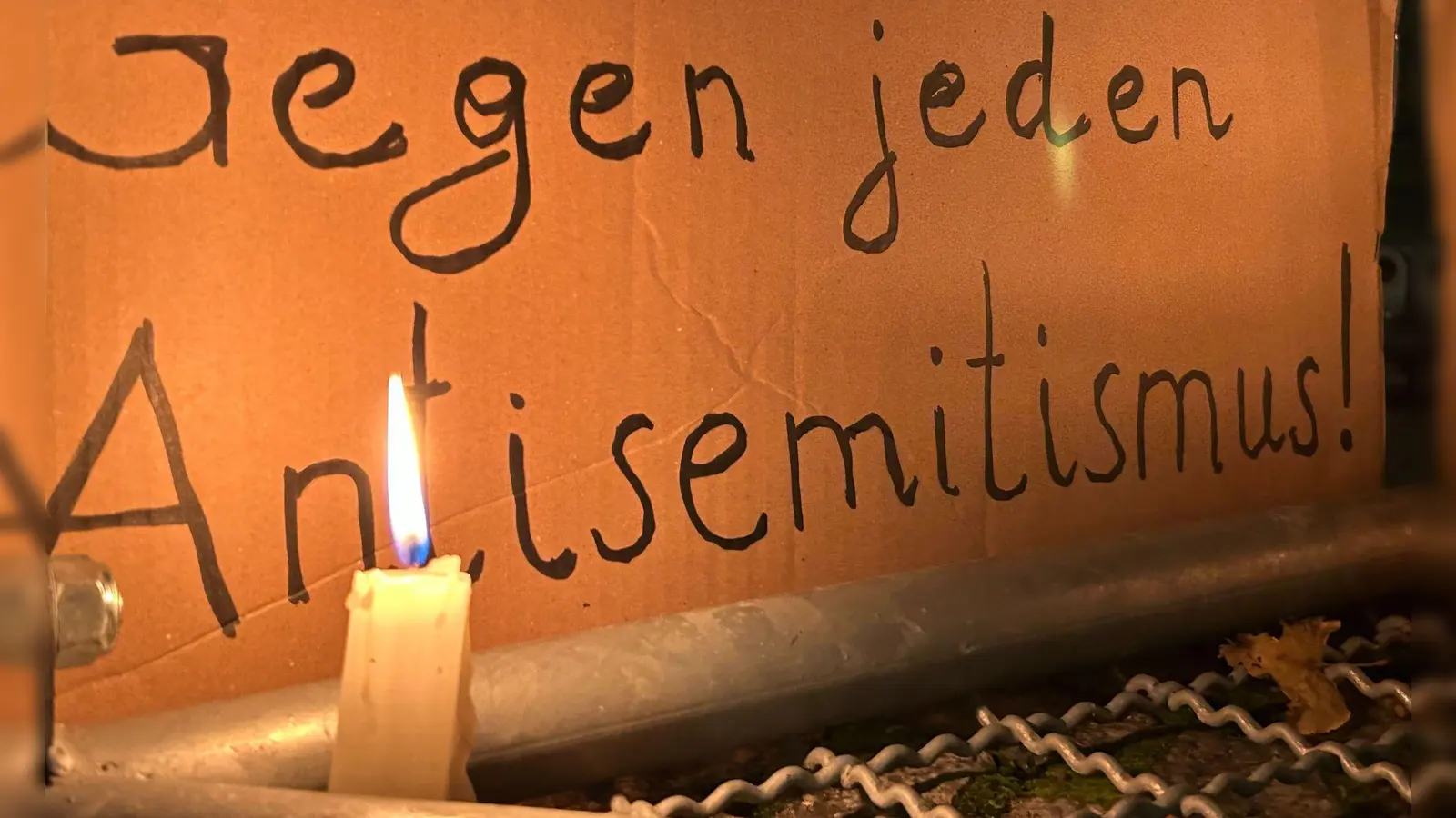 Der Verfassungsschutz informiert über Codes von Antisemiten unterschiedlichen politischen Hintergrunds. (Archivbild) (Foto: Sven Kaeuler/dpa)